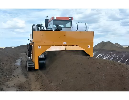 Ворошитель компоста на гусеничном ходу